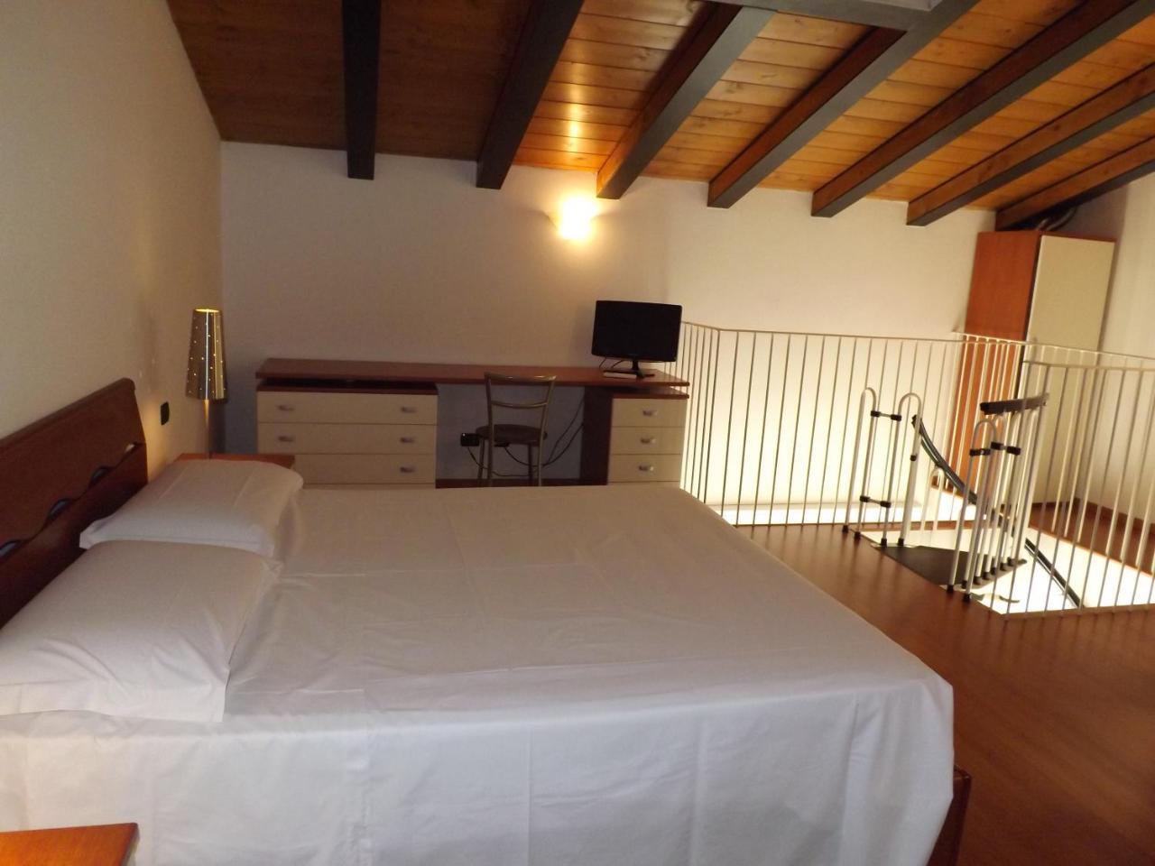 Aparthotel Easy - Rooms&apartments Navigli 2*